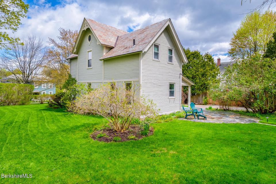  52 Cold Spring Rd, Williamstown, MA 01267 photo 3