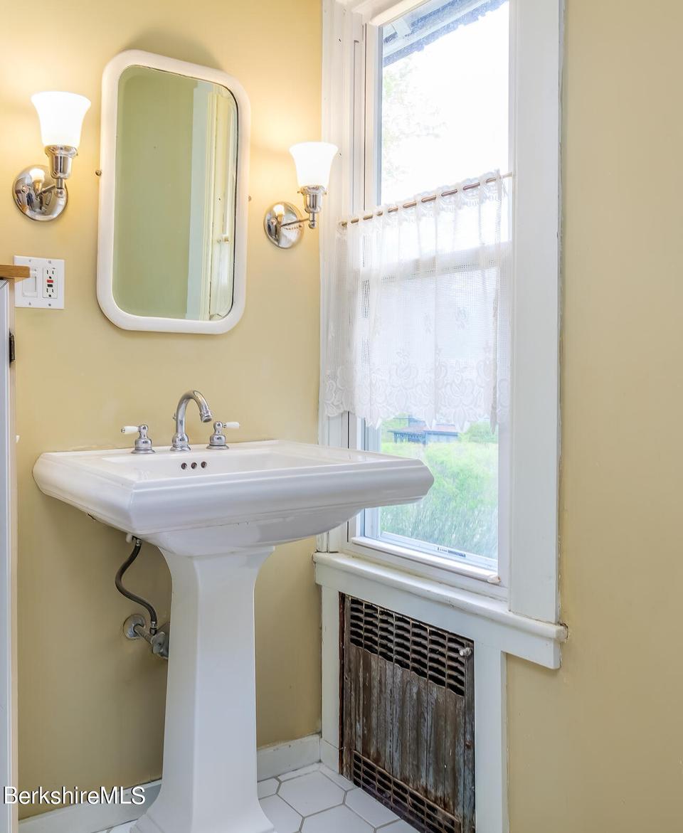  52 Cold Spring Rd, Williamstown, MA 01267 photo 33