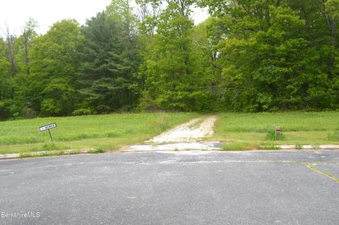 300 Valenti Farm Rd, Lee, MA 01238