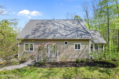125 Antelope Dr, Lee, MA 01238