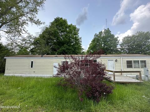 16 Brierwood Ln, Pittsfield, MA 01201