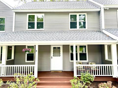 880 East St, Lee, MA 01238