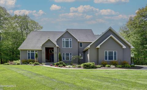 4 Southbrook Ln, Pittsfield, MA 01201