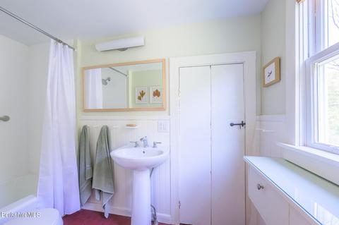 210 Chestnut St, Lee, MA 01238 photo 23