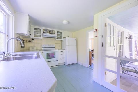 210 Chestnut St, Lee, MA 01238 photo 20