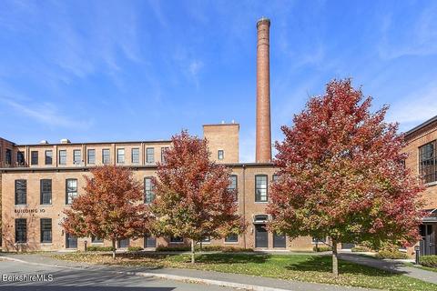 160 Water St #404, Williamstown, MA 01267