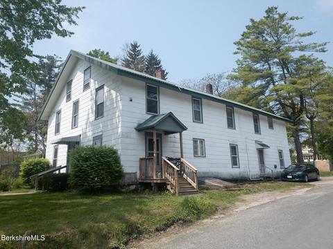 157 Old State Rd, Lanesborough, MA 01224