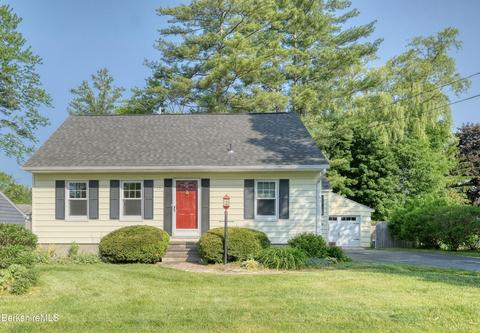 73 Birch Grove Dr, Pittsfield, MA 01201