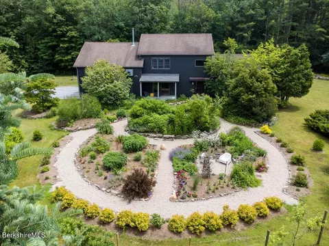 128 Konkapot Rd, New Marlborough, MA 01259