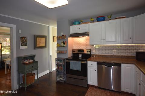 405 Fairview St, Lee, MA 01238 photo 15