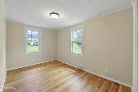 29 Powers St, Adams, MA 01220 photo 12