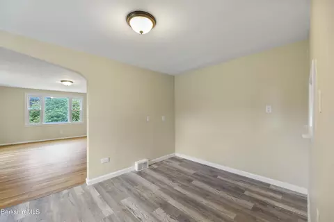 29 Powers St, Adams, MA 01220 photo 8