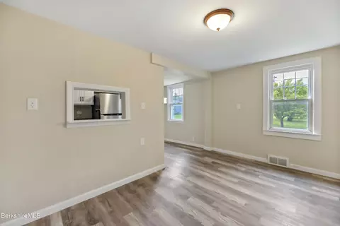 29 Powers St, Adams, MA 01220 photo 9