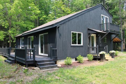 307 Gentian Hollow Rd, Becket, MA 01223