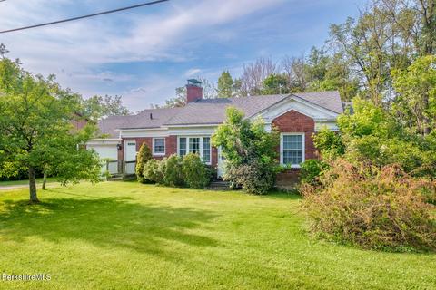 130 Berkshire Dr, Williamstown, MA 01267