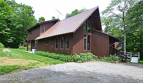 84 Lakeview Ln, Tolland, MA 01034