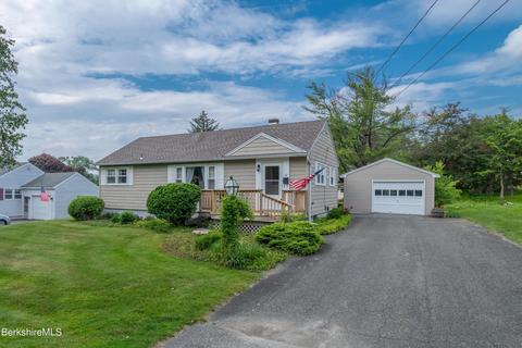 19 Hopewell Dr, Pittsfield, MA 01201