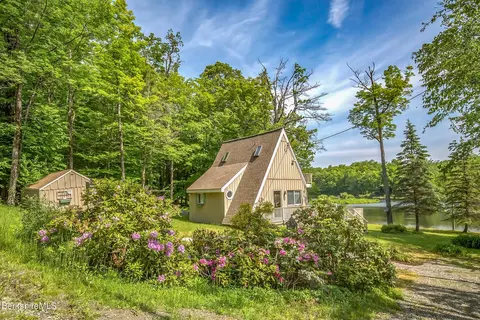 227 King Richard Dr, Becket, MA 01223