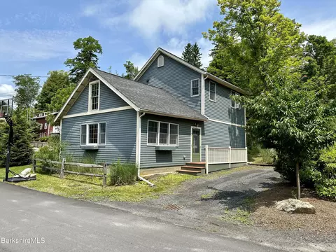 1 Shamrock St, Stockbridge, MA 01262
