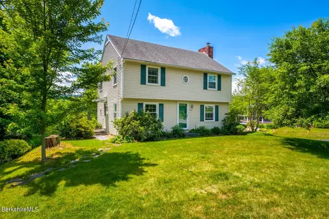 995 N Hoosac Rd, Williamstown, MA 01267