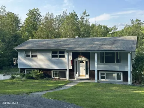 52 W Mountain Rd, Lenox, MA 01240