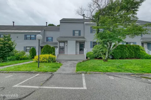 1-10 Rolling Hill Ln #1-10, Lenox, MA 01240