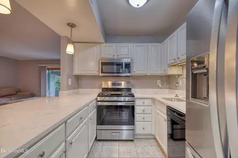1-10 Rolling Hill Ln #1-10, Lenox, MA 01240 photo 9