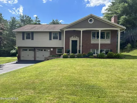 54 Joan Dr, Pittsfield, MA 01201