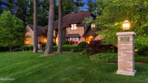 247 Mountain Dr, Pittsfield, MA 01201