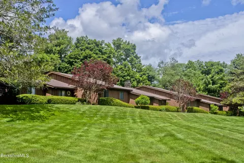 42 Churchill Crst #42, Pittsfield, MA 01201