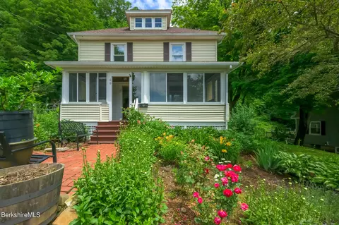 60 Cliffwood St, Lee, MA 01238