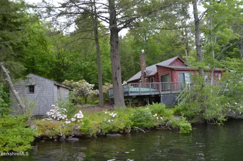 303 Old Pond Rd, Becket, MA 01223