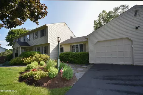38 Shetland Dr, Pittsfield, MA 01201