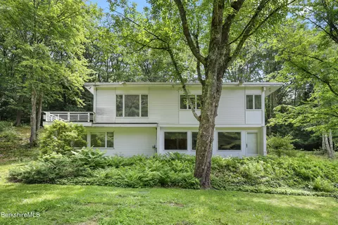 300 Sweet Brook Rd, Williamstown, MA 01267