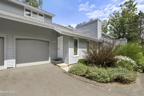 20 Wexford Apt 3 Ct #39, Lenox, MA 01240