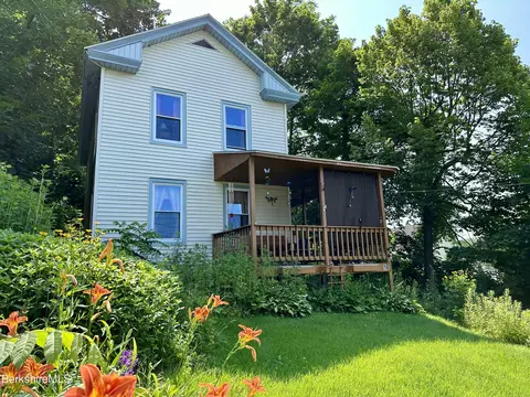 16 Briggs Ave, Pittsfield, MA 01201