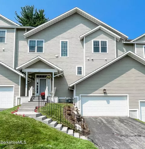 22 Alpine Trl, Pittsfield, MA 01201