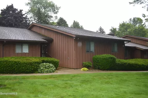 50 Churchill Crst #50, Pittsfield, MA 01201