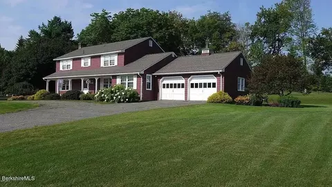 30 Stonehenge Rd, Pittsfield, MA 01201
