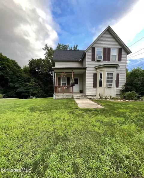 28 West St, Adams, MA 01220