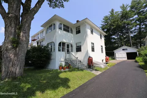 15 Park St, Stockbridge, MA 01262
