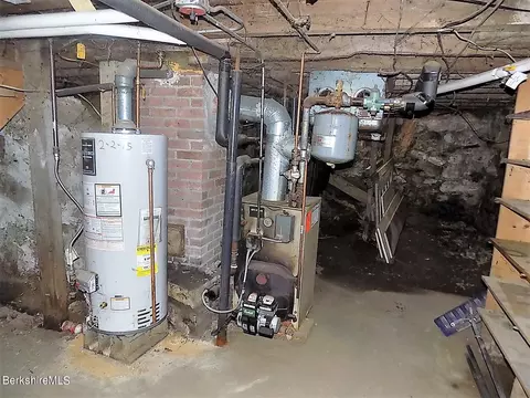250 High St, Lee, MA 01238 photo 33