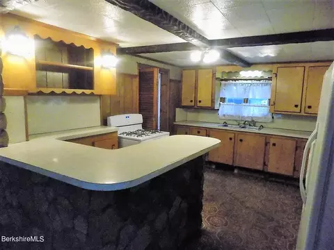 250 High St, Lee, MA 01238 photo 2