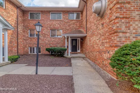 110 E Housatonic 16 St #16, Pittsfield, MA 01201