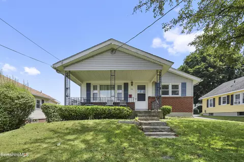 36 Mohegan St, Pittsfield, MA 01201