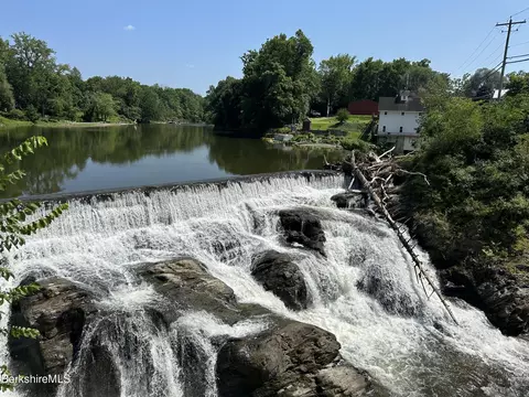 3046 Main St, Kinderhook, NY 12106 photo 3