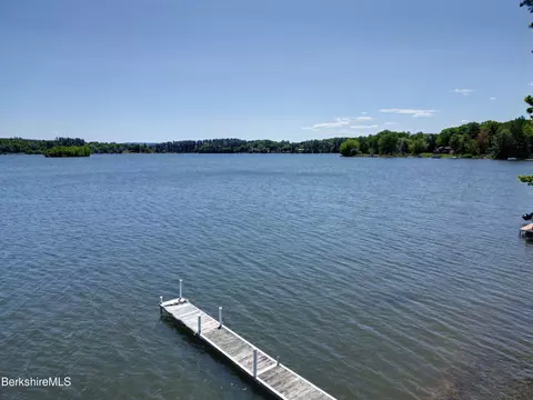 189 Narragansett Ave, Lanesborough, MA 01237