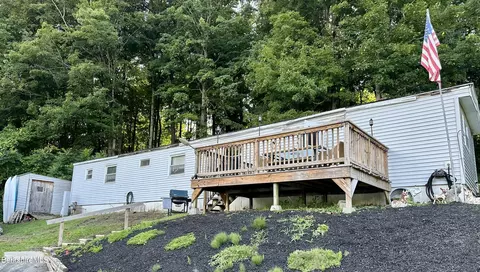 34 Lakewood Cir, Pittsfield, MA 01201