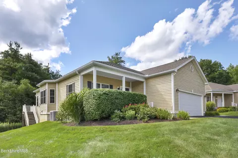27 Aspen Way #25, Pittsfield, MA 01201