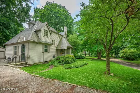 35 Paisley Ter, Pittsfield, MA 01201